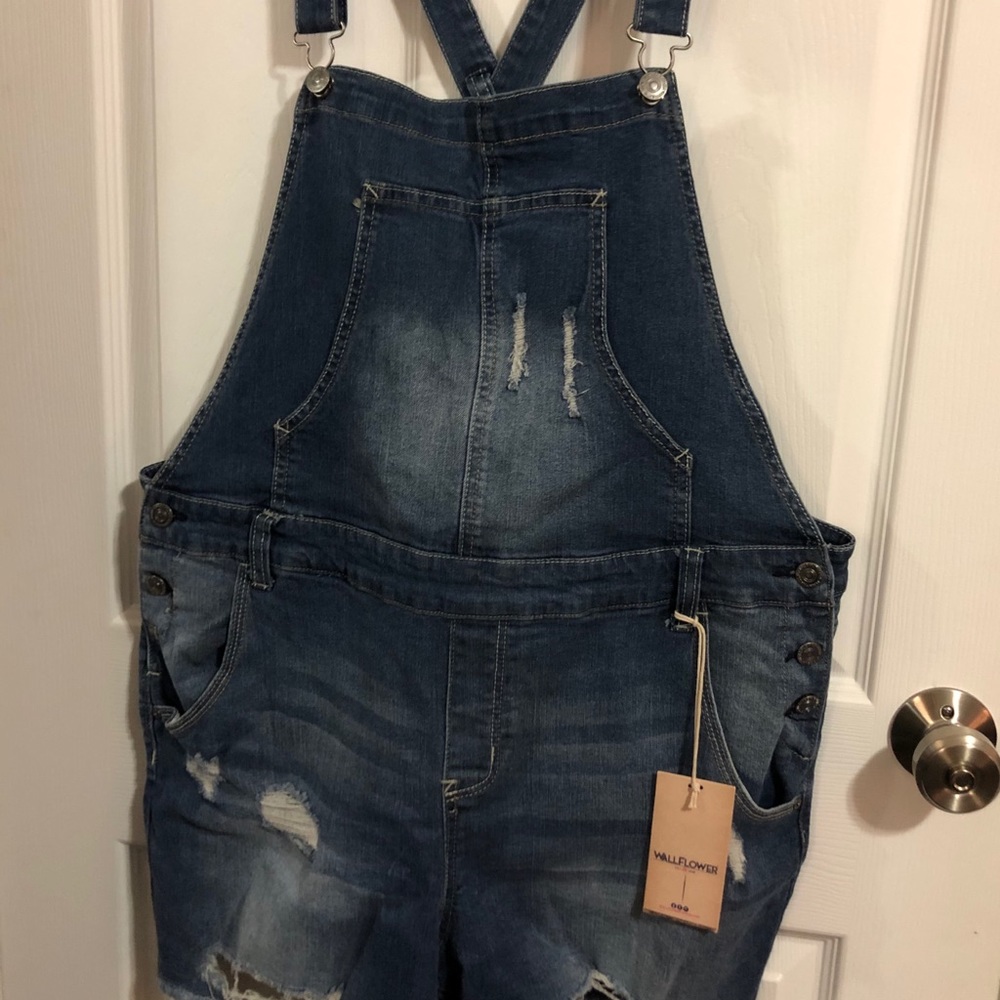 Ripped short overalls